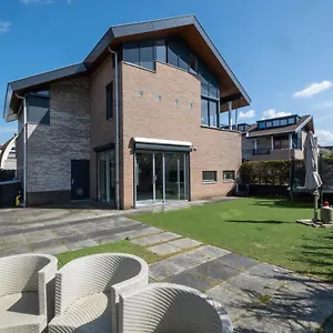 Vakantiehuis Big 5-bedroom House In, Capelle aan den IJssel